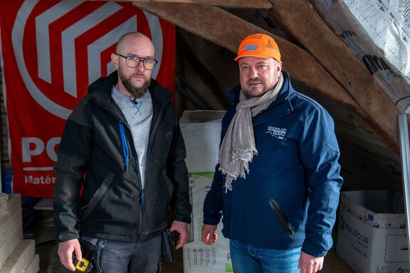 mathieu et son commercial au chantier