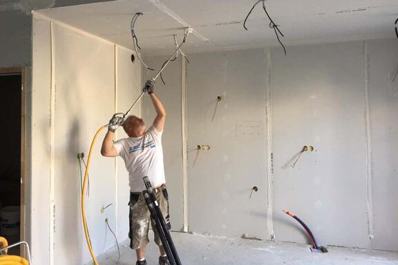 Enduit prêt à l’emploi et application mécanisée : le couple parfait ?