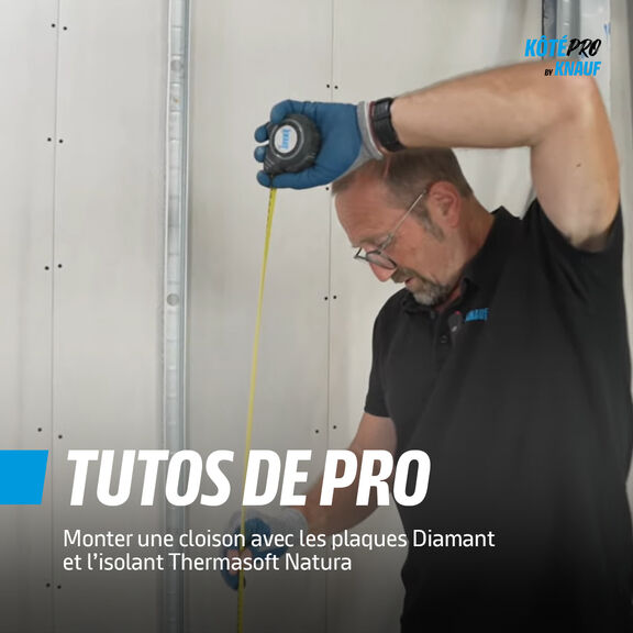 Vignette monter une cloison avec des plaques de plâtre et un isolant biosourcé